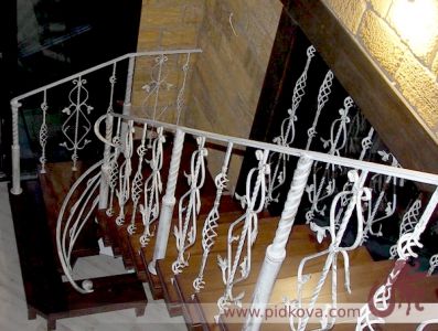 Кованые перила на лестницу