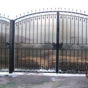 Кованые распашные ворота с калиткой